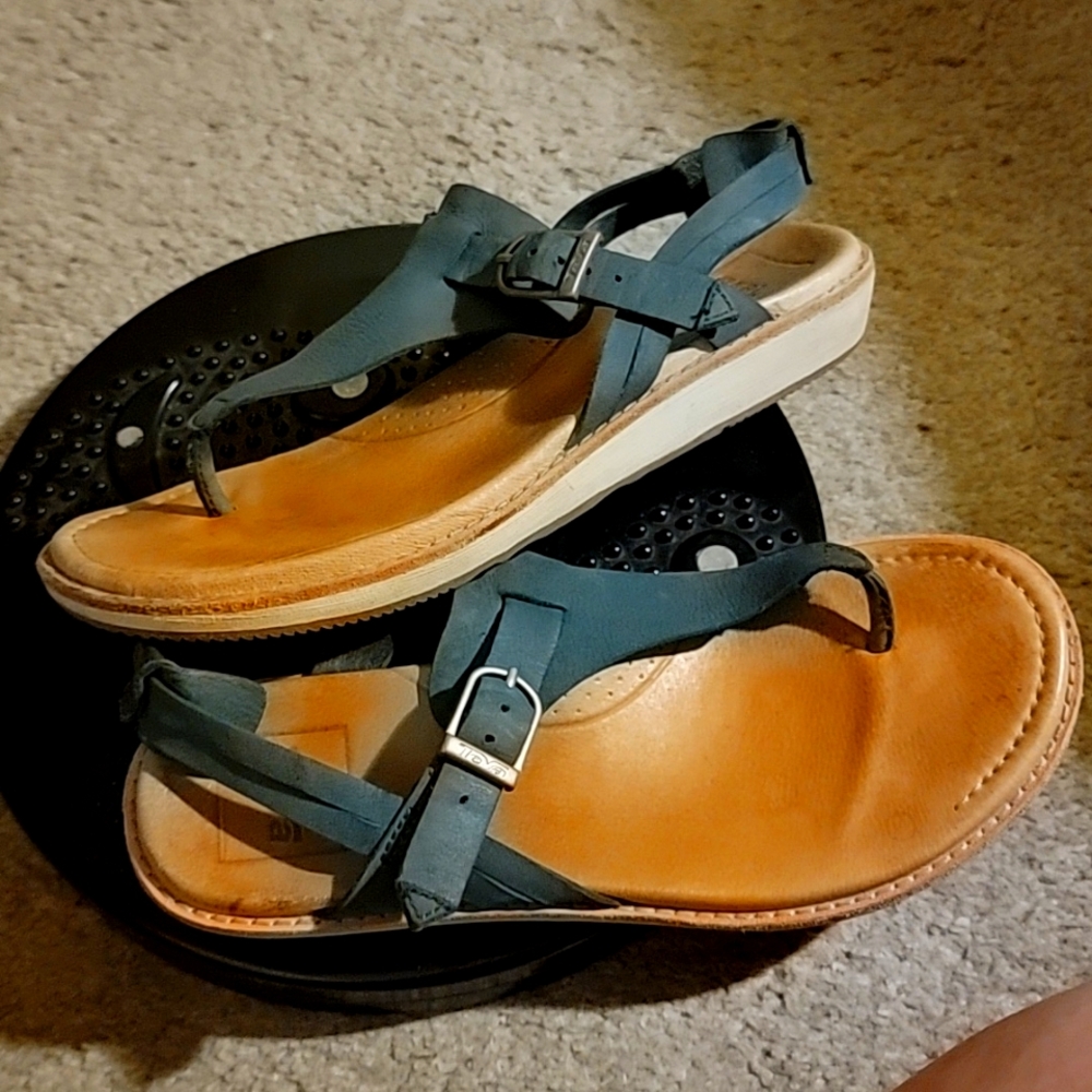Teva Encanta Leather Thong Sandals